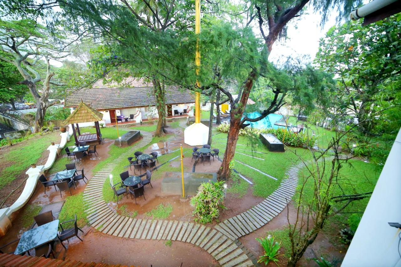 Old Lighthouse Bristow Hotel Kochi Extérieur photo