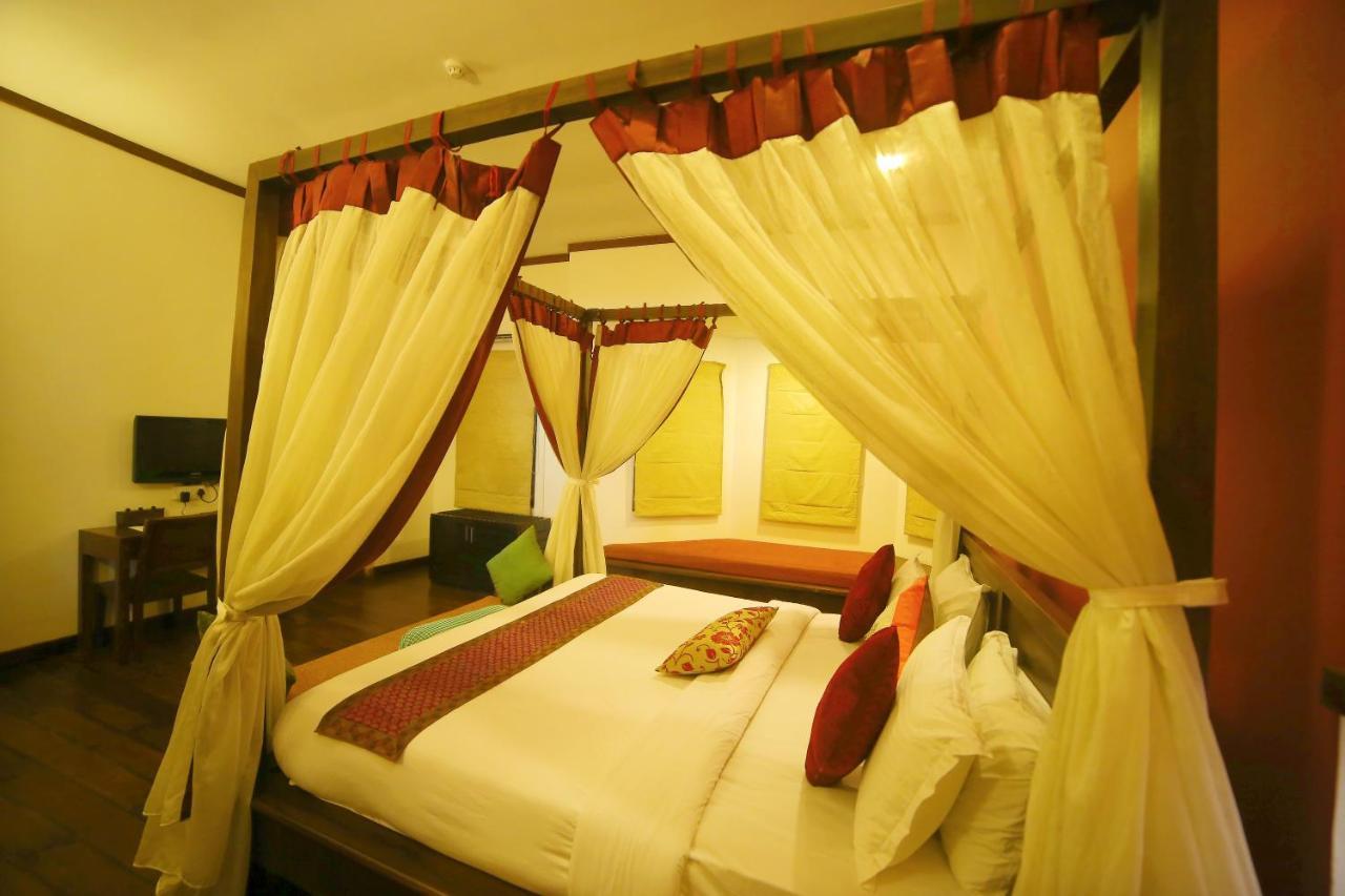 Old Lighthouse Bristow Hotel Kochi Extérieur photo