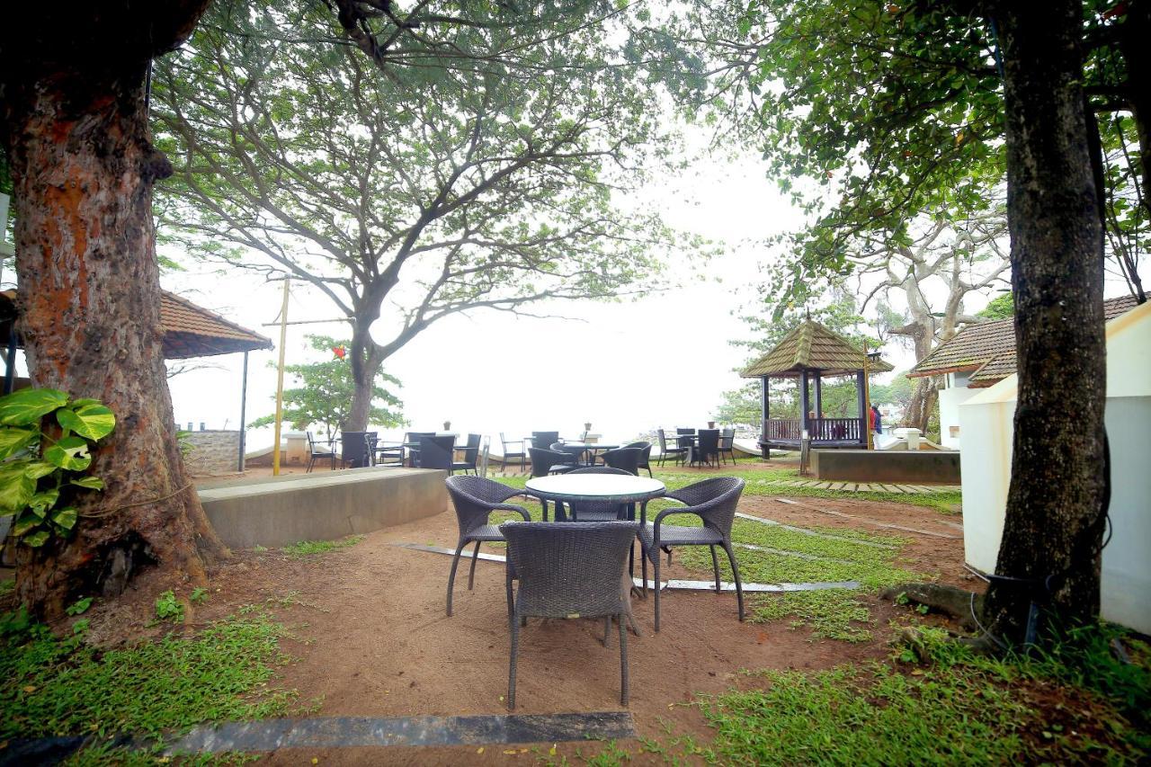 Old Lighthouse Bristow Hotel Kochi Extérieur photo