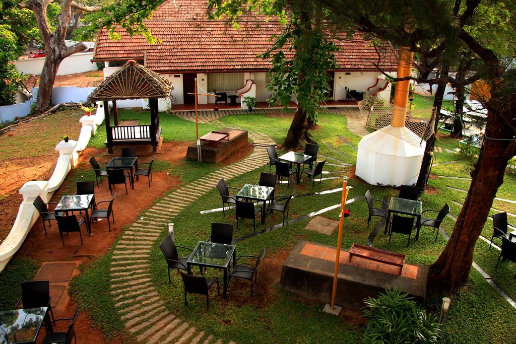 Old Lighthouse Bristow Hotel Kochi Extérieur photo