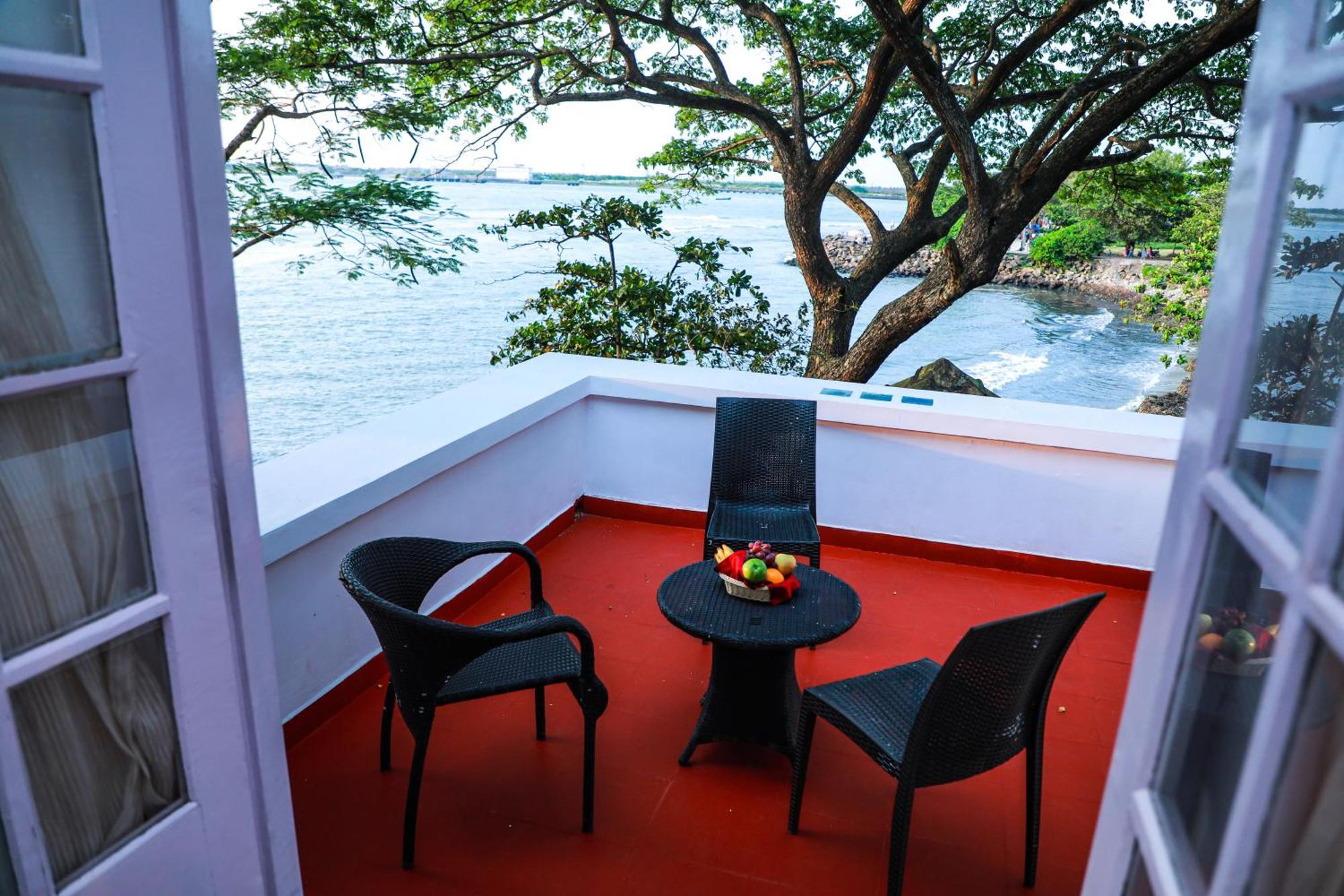 Old Lighthouse Bristow Hotel Kochi Extérieur photo