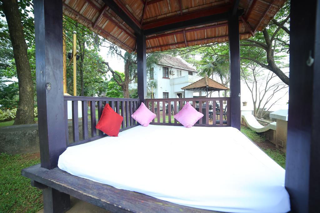 Old Lighthouse Bristow Hotel Kochi Extérieur photo